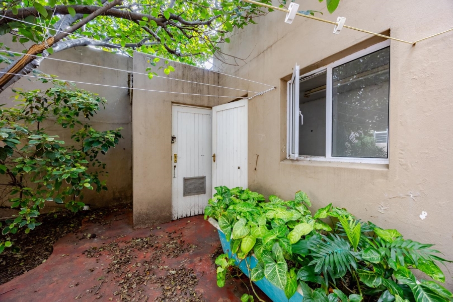 6 Bedroom Property for Sale in Woodstock Western Cape